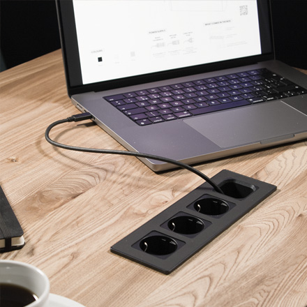FLAT LITE with 3 sockets and USB-C PULL-OUT cable
